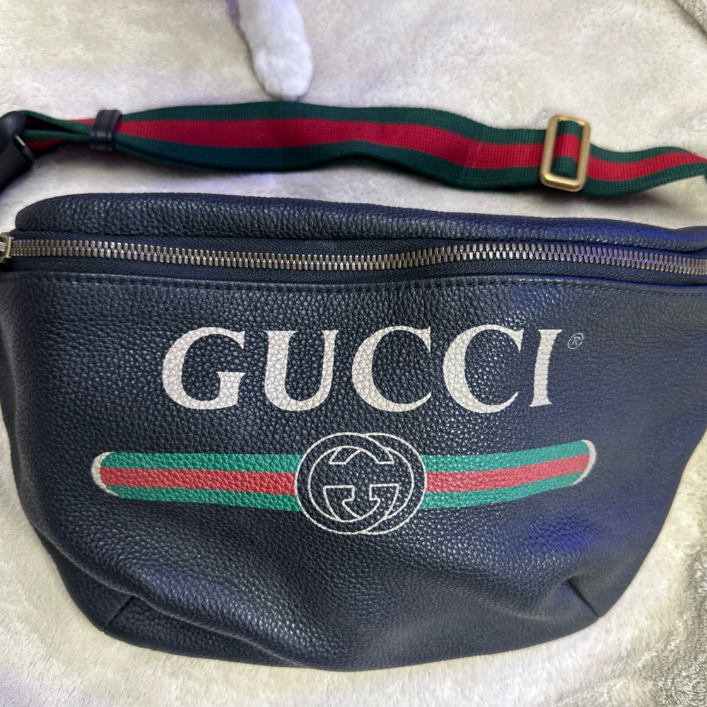 Barely used Gucci Logo Black Bumbag Fanny Pack.